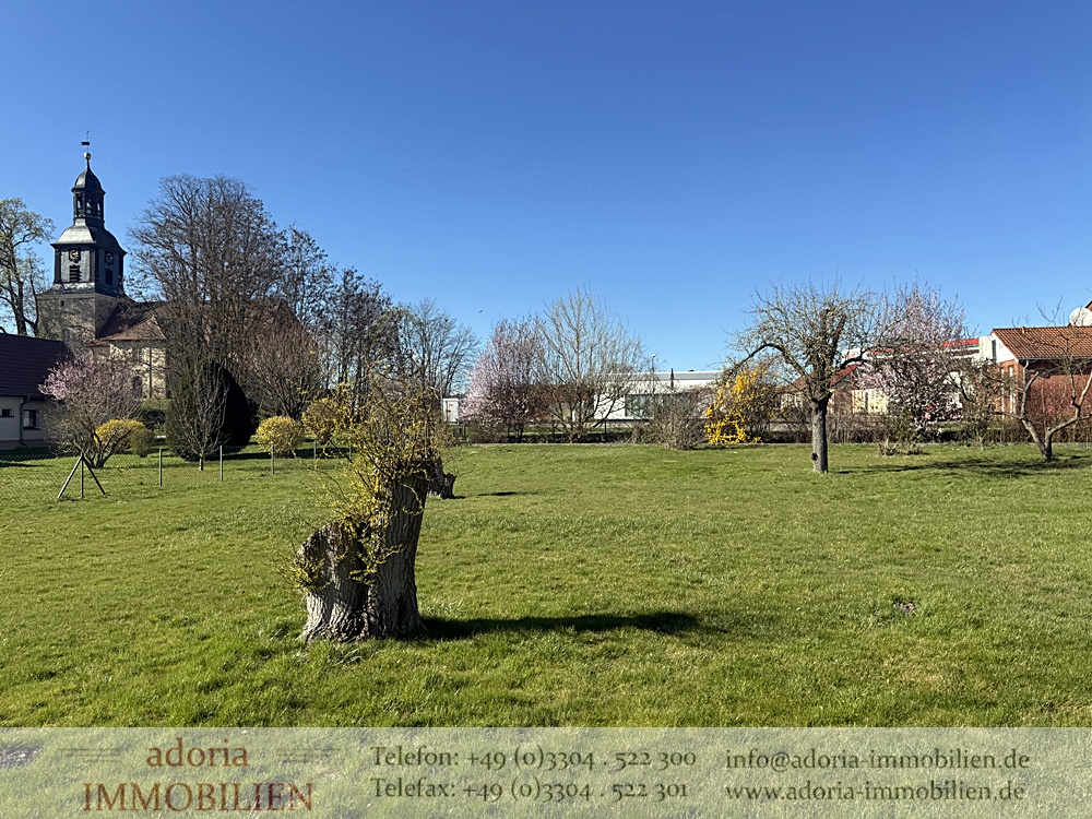 * Ländliches Leben im Dorf * bauträgerfreies Grundstück im Dorfkern von Vehlefanz *