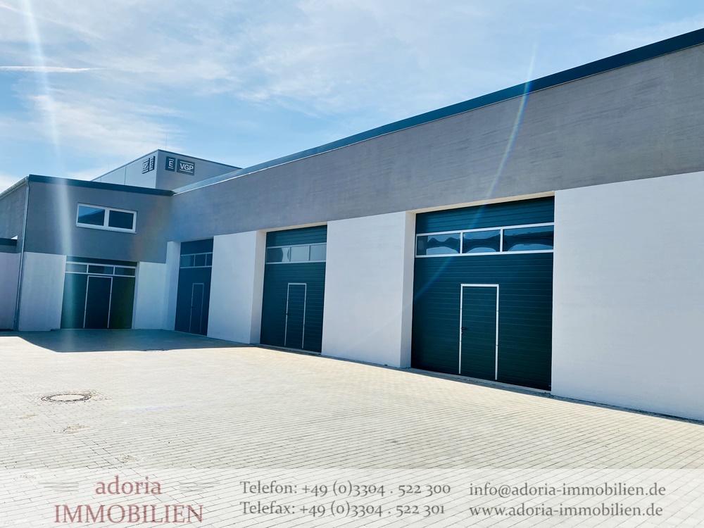 LAGERHALLE & BÜRO * ERDGESCHOSS * TAGESLICHT * ISOLIERT * AUTOBAHNANSCHLUSS * GEWERBEPARK
